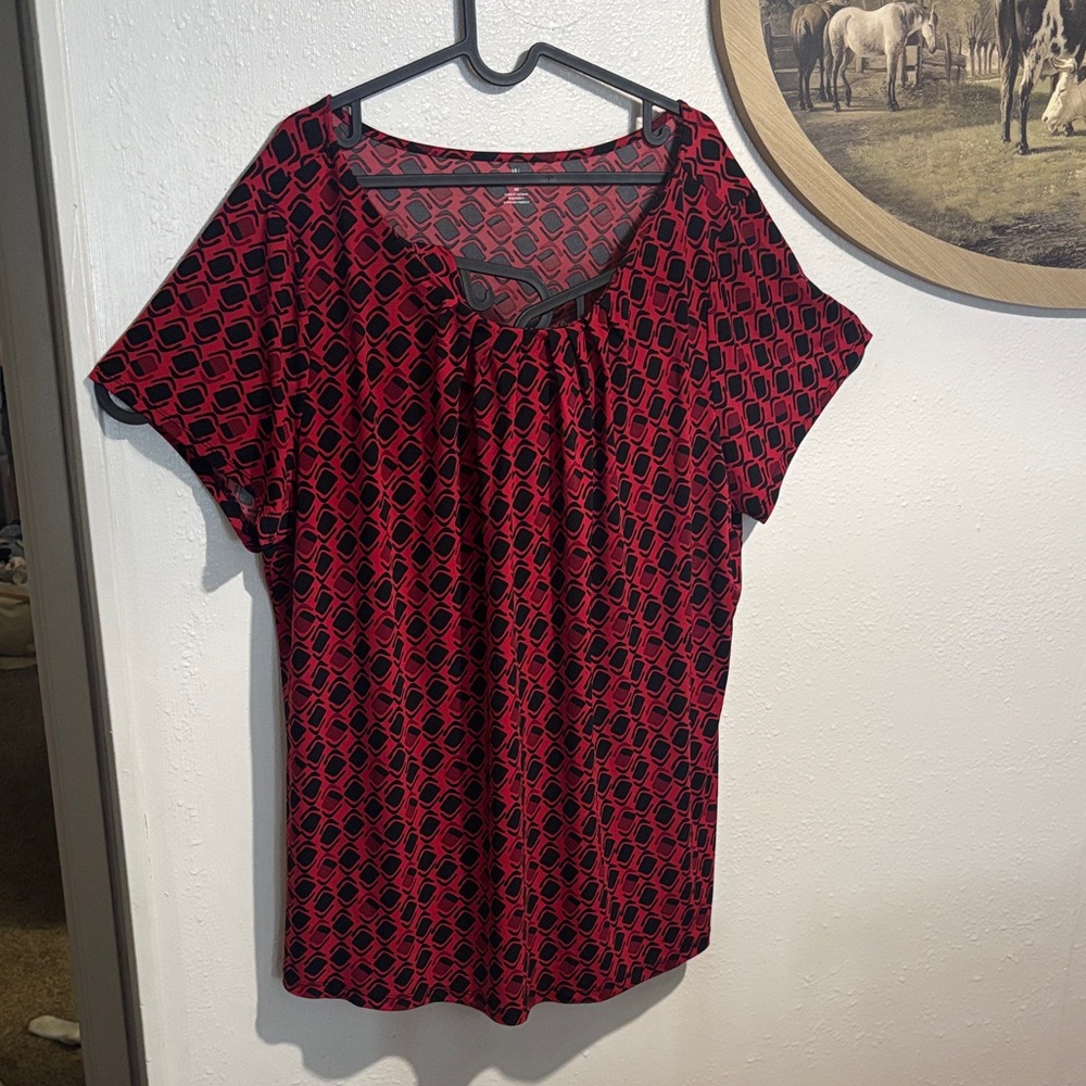 Women’s Red Geometric Short-Sleeve Tee